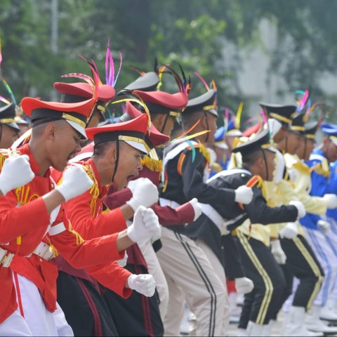 Siswa Lulus dari Barak Militer