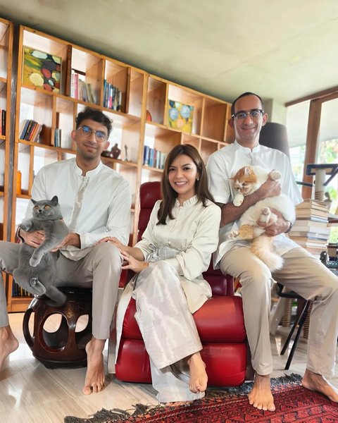 Setelah kepergian Ibrahim Sjarief, kebersamaan keluarga kecil Najwa Shihab kini tinggal kenangan.<br />Ingin baca update terbaru selebriti lainnya? Yuk baca di KapanLagi.com.&nbsp;Kalau bukan sekarang, KapanLagi?