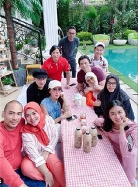 Tak Lagi Dihuni, 5 Potret Rumah Mewah Syahrini Bergaya Eropa Klasik di Bogor - Estetik dengan Nuansa Serba Putih
