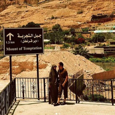 5 Potret Hanung Bramantyo Nyusul Zaskia Adya Mecca ke Palestina, Lewati Perbatasan Israel Penuh Ketegangan