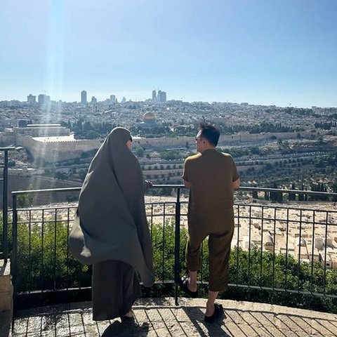 5 Potret Hanung Bramantyo Nyusul Zaskia Adya Mecca ke Palestina, Lewati Perbatasan Israel Penuh Ketegangan