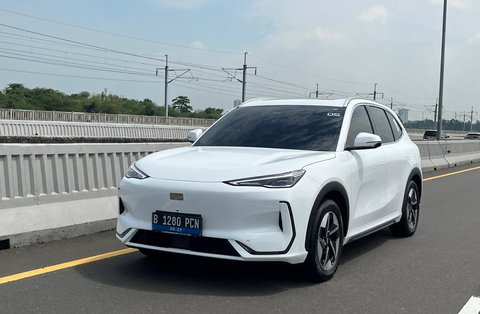 Desain Geely EX5 yang Menarik dengan Warna Keren saat Uji Coba di Rute Jakarta-Bandung.