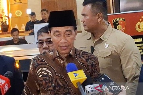 Presiden Jokowi memenuhi panggilan Bareskrim Polri terkait laporan dugaan ijazah palsu dan dicecar 22 pertanyaan seputar riwayat pendidikannya.