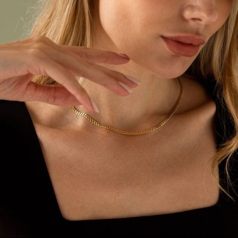 Cara Memilih Kalung Emas yang dengan Warna, Kadar, hingga Model Rantai yang Sesuai Gaya dan Kulit Anda