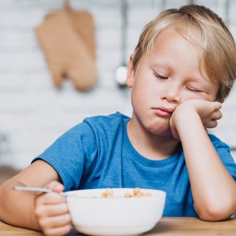Anak tidak nafsu makan memang membuat orangtua bingung. Perlu trik tertentu untuk bisa merayu si kecil supaya lahap kembali.