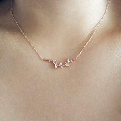Cara Memilih Kalung Emas yang dengan Warna, Kadar, hingga Model Rantai yang Sesuai Gaya dan Kulit Anda