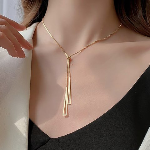 Ilustrasi Kalung Rantai Serut Emas