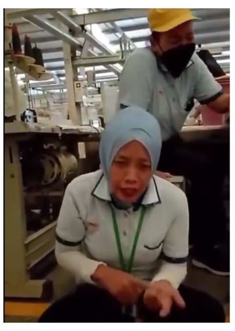 <p>Jeritan Karyawan Sritex Dengar Kabar PHK: Anak Saya Minta Nikah, Satunya Mau Masuk TNI, Suami Gak Kerja</p>
