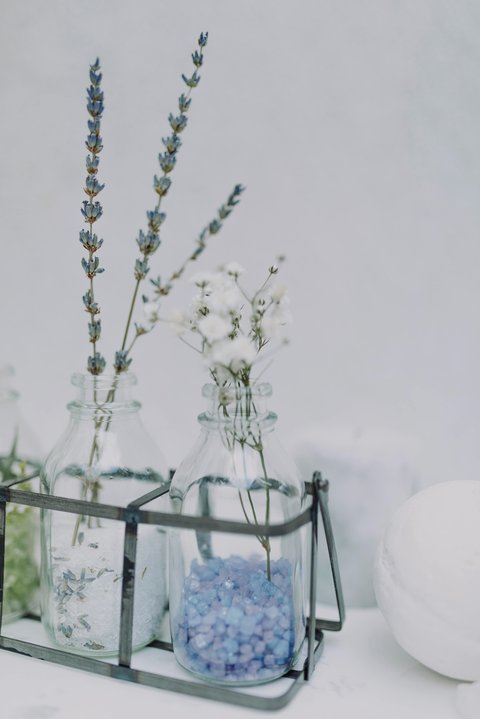 Ornamen yang Bikin Ruangan terlihat Alami
