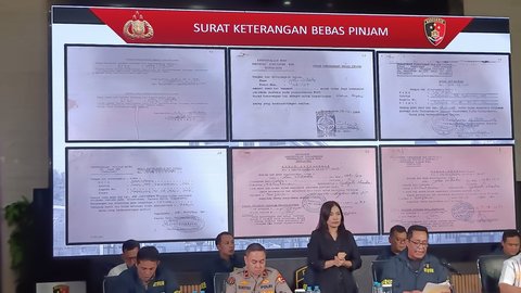 Bareskrim Polri memperlihatkan surat keterangan bebas pinjam atas nama Jokowi saat konferensi pers di Mabes Polri, Jakarta, pada Kamis (21/5/2025).