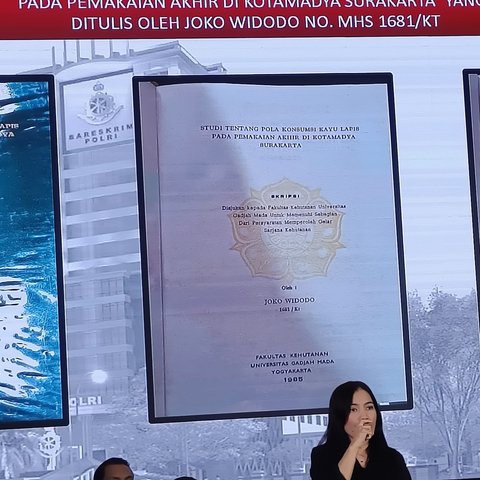 Bareskrim perlihatkan ijazah Jokowi.