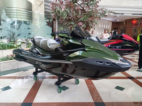 Jet Ski terbaru dari Kawasaki mencapai harga Rp500 juta, namun fitur dan performanya sangat mengesankan.