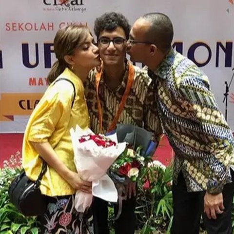 Potret Kenangan Ibrahim Assegaf Suami Najwa Shihab dan Izzat Putra Semata Wayangnya (Foto: Instagram @izzatassegaf)