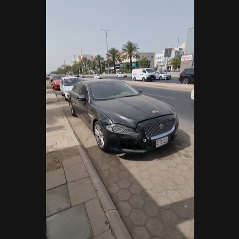 Orang Arab Seenaknya Tinggalkan Bentley Hingga Jaguar di Pinggir Jalan Sampai Bulukan