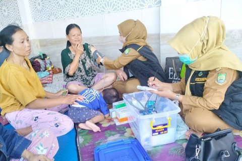 Dinas Kesehatan Kota Tangerang mengimbau masyarakat untuk waspada terhadap penyebaran leptospirosis pasca banjir, dengan menekankan pentingnya menjaga kebersihan dan sanitasi lingkungan.