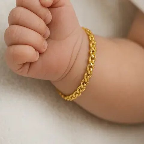 Gelang Emas untuk Bayi Baru Lahir (Foto: ChatGPT)