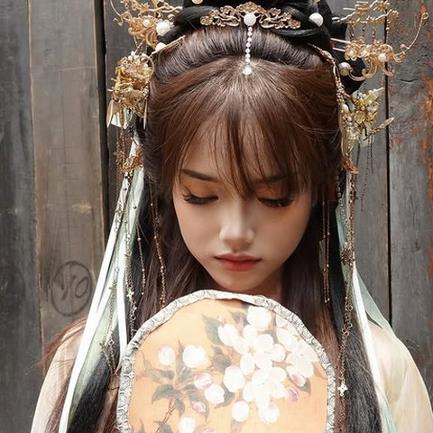 5 Potret Cantik Fuji Pakai Hanfu di China, Anggun Bak Putri Negeri Dongeng