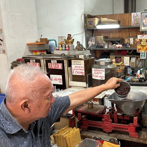 Penjual Kopi Luwak di Gondangdia