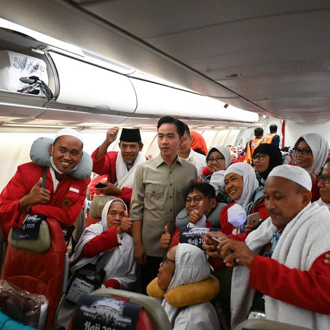 Wapres Gibran Tinjau Layanan Fast Track Makkah Route&nbsp;Embarkasi Solo