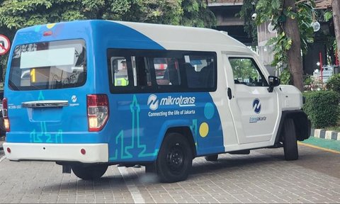 Toyota Hilux Rangga dengan tampilan angkot Jaklingko.