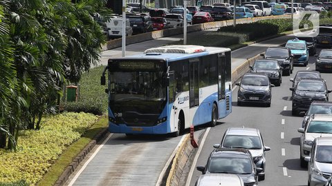 Layanan Transjakarta pada 2024 meningkat hampir dua kali lipat dari dua tahun sebelumnya. (Liputan6.com/Angga Yuniar)