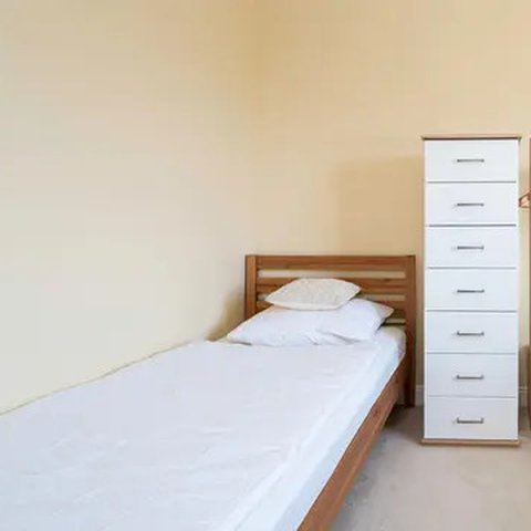 Model Kamar Tidur Ukuran Kecil untuk 2 Kasur (ilustrasi AI)