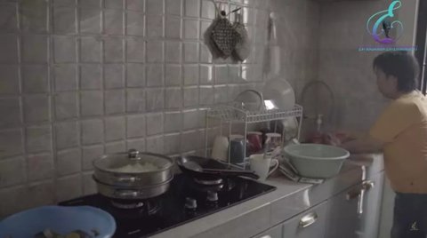 4 Potret Dapur Sederhana Putri D'Academy, Tak Terlalu Luas - Kulkas 'Sultan' yang Isinya Bikin Melongo