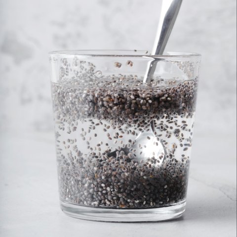Ilustrasi Chia Seeds Direndam
