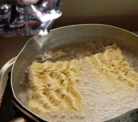 Tinggalkan Cara Lama, Begini Cara Memasak Mi Instan Secara Benar dan Sehat Biar MSG yang Merusak Otak Hilang