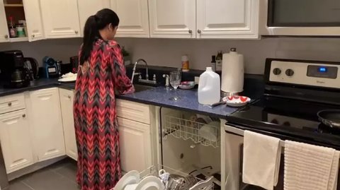 7 Potret Dapur Mewah ala Eropa Annisa Pohan, Perabotan Canggih - Mesin Pembuat Kopi Hingga Dishwasher