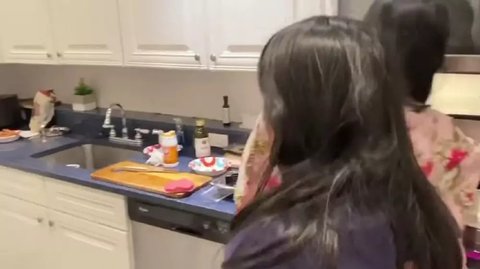 7 Potret Dapur Mewah ala Eropa Annisa Pohan, Perabotan Canggih - Mesin Pembuat Kopi Hingga Dishwasher