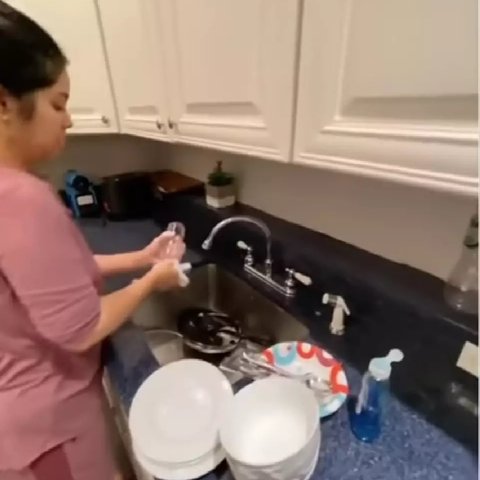 7 Potret Dapur Mewah ala Eropa Annisa Pohan, Perabotan Canggih - Mesin Pembuat Kopi Hingga Dishwasher