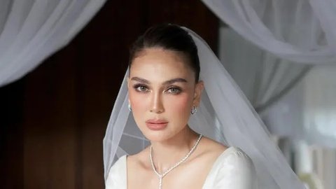 Inspirasi Model Kalung Luna Maya. (Sumber: Instagram/lunamaya)