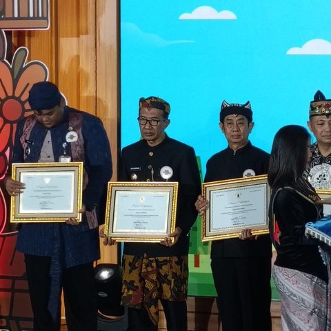 Konsisten Lestarikan Bahasa Using, Banyuwangi Raih Penghargaan dari Kemendikdasmen