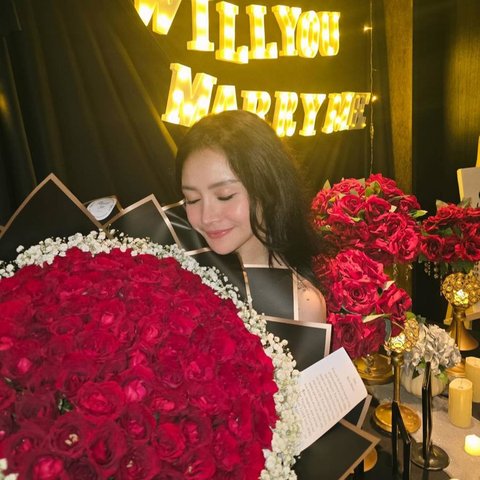 Mawar AFI diketahui berstatus sebagai janda usai bercerai dengan Steno Ricardo mantan suaminya. Ia jadi ibu tunggal bagi ketiga anaknya.