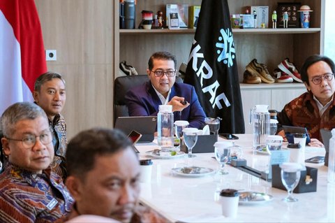 Menteri Ekraf Teuku Riefky Harsya menerima kunjungan Bupati Pacitan Indrata Nur Bayuaji