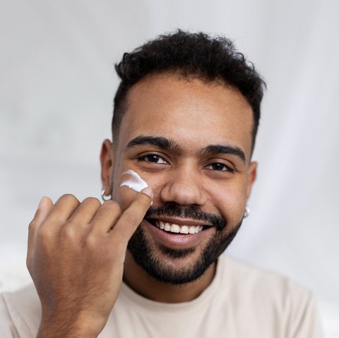 Ilustrasi Pemakaian Sunscreen