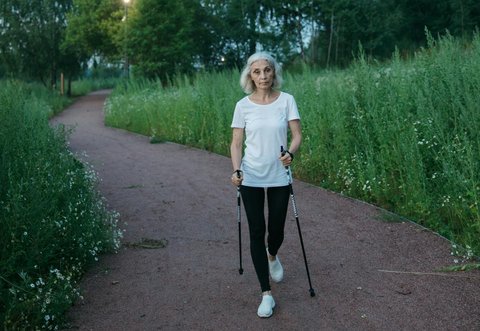 Ilustrasi Nordic Walking