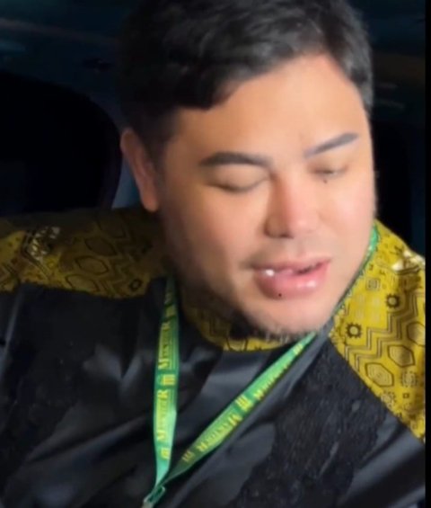 Potret Haru Ivan Gunawan Diantar ke Bandara untuk Berangkat Haji ke Tanah Suci