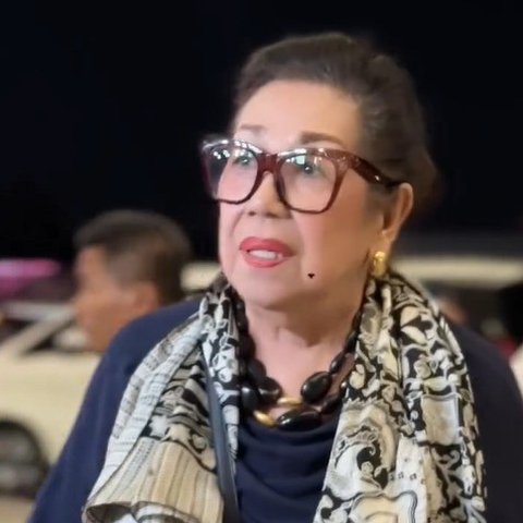 Potret Haru Ivan Gunawan Diantar ke Bandara untuk Berangkat Haji ke Tanah Suci