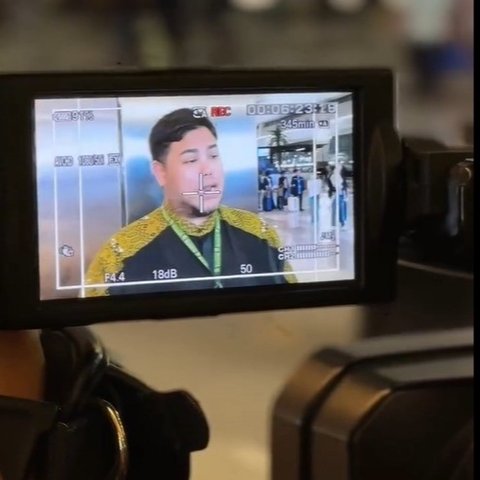 Potret Haru Ivan Gunawan Diantar ke Bandara untuk Berangkat Haji ke Tanah Suci