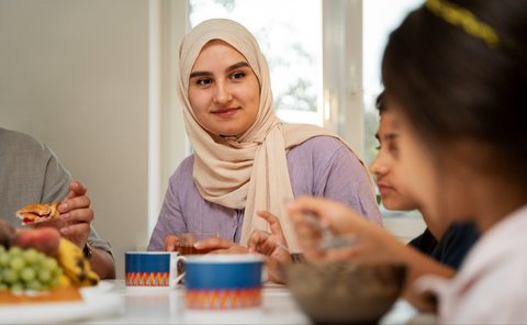 <p>Ilustrasi muslim, keluarga muslim. (Image by Freepik)</p>