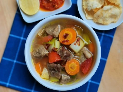 Ilustrasi Sop Daging Sapi Kuah Bening