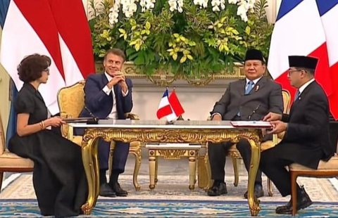 Menteri Ekraf Teuku Riefky Harsya Teken Kerja Sama Bilateral Ekonomi Kreatif di Hadapan Prabowo-Macron