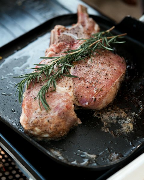 Ilustrasi Steak di Grill Pan