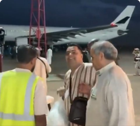 Seorang Jemaah Dilarang Terbang lalu Ditinggal, Pesawatnya Terus Mogok &amp; Kembali Menjemputnya