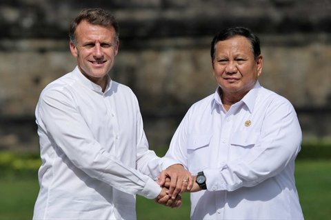 Presiden RI Prabowo Subianto dan Presiden Prancis Emmanuel Macron saat mengunjungi kawasan Candi Borobudur di Magelang, Jawa Tengah, Kamis (29/5/2025).