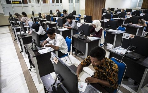 Kasus kecurangan UTBK 2025 di tengah peringatan Hardiknas 2025 menjadi momentum evaluasi sistem pendidikan Indonesia agar lebih berkarakter dan berintegritas.
