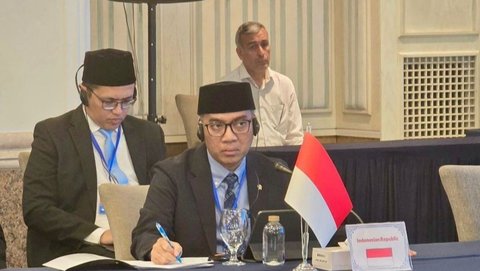 Mendiktisaintek RI, Brian Yuliarto, memaparkan visi Indonesia tentang peran AI dalam menjawab tantangan pembangunan di Forum OIC-15.