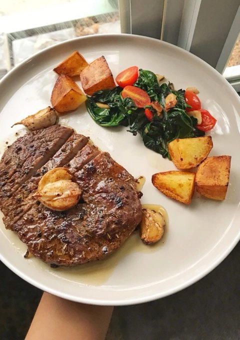 Ilustrasi Steak Daging Kurban Rumahan